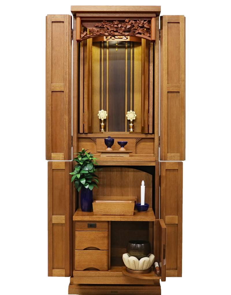 【優しさに包まれる祈り】創価学会 中古仏壇 金剛堂 1340。女性デザイナーの感性が光る、柔らかな曲線と琉璃色の仏具。細部までこだわり抜いた逸品です。