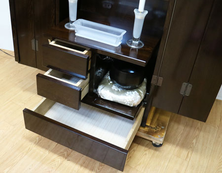 創価学会仏壇専門店桜梅桃李.comより、創価学会家具調中古仏壇鉄刀木B549　激安最安値で発売いたします。コメット、新世紀3型、