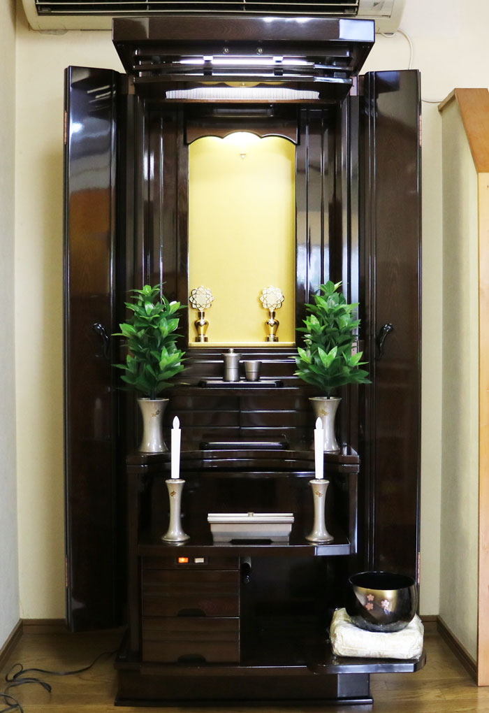 創価学会仏壇専門店桜梅桃李.comより創価学会家具調中古仏壇550の発売です。洋室和室にぴったり激安最安値仏壇