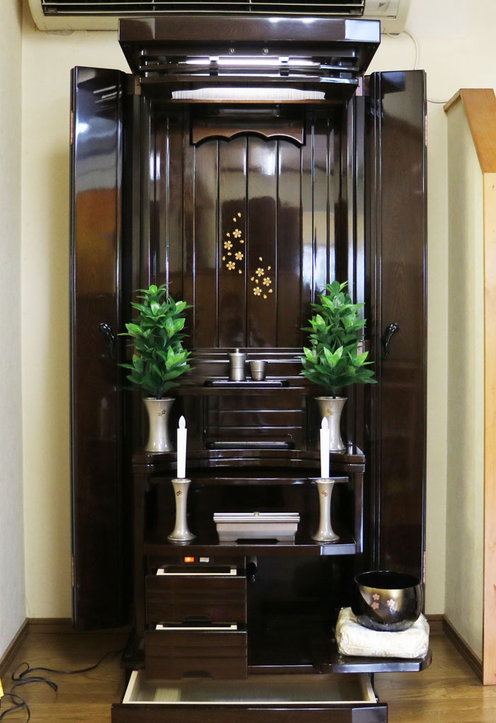 創価学会仏壇専門店桜梅桃李.comより創価学会家具調中古仏壇550の発売です。洋室和室にぴったり激安最安値仏壇