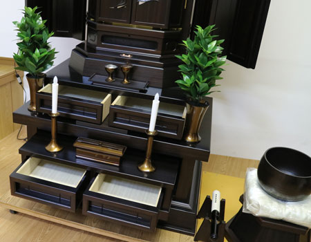 創価学会　 厨子型　収納 中古仏壇　552　黒檀　男子部拠点　地区拠点　個人会館　和室　新築　リフォーム　二世帯　に最適です。