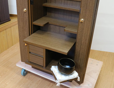  光り輝く厨子&拘り彫刻	仏具設置例 	