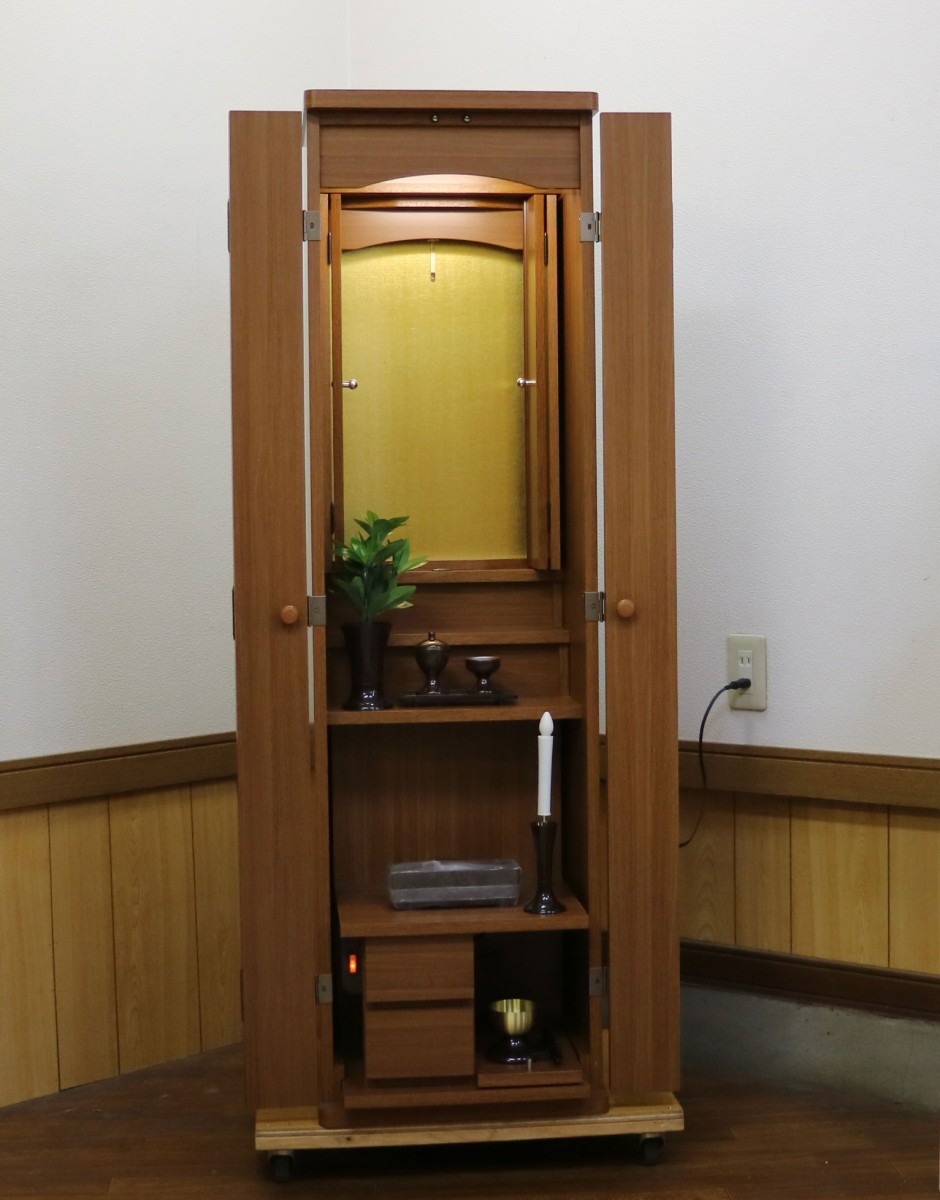 創価学会仏壇専門店桜梅桃李.comより、創価学会中古家具調仏壇566発売いたしました。ワンルーム洋室に最適です