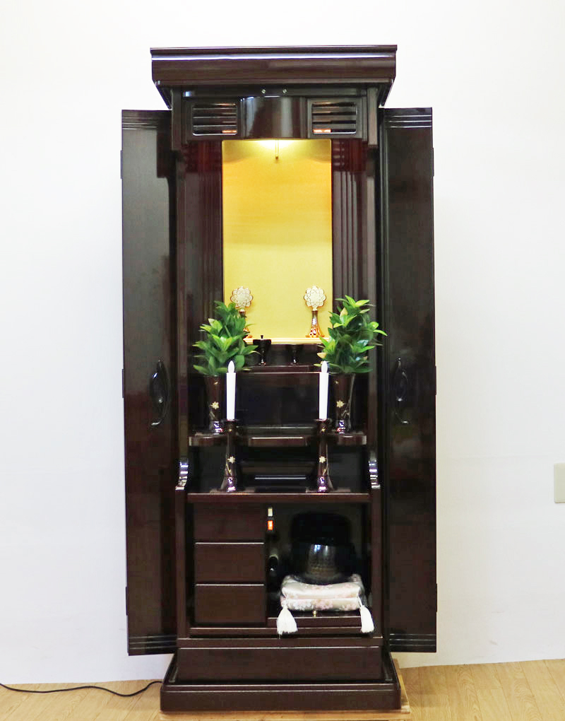 創価学会家具調仏壇中古579　和室洋室リビングダイニングキッチンワンルームに最適　最安値で販売しております。女子部男子部婦人部に大人気　白ゆりの蒔絵とすずらんが特徴的桜梅桃李.comより発売