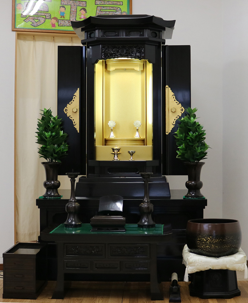 創価学会厨子型仏壇　拠点・会場・和室に最適　支部拠点地区拠点　本部拠点　男子部　四者　黒檀　大型仏壇　SGI仏壇　中古B580　創価学会仏壇専門店桜梅桃李.comより発売