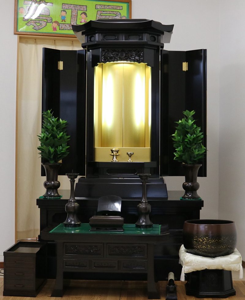 創価学会厨子型仏壇　拠点・会場・和室に最適　支部拠点地区拠点　本部拠点　男子部　四者　黒檀　大型仏壇　SGI仏壇　中古B580　創価学会仏壇専門店桜梅桃李.comより発売
