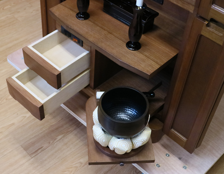 創価学会家具調仏壇 中古仏壇 桜彫 欄間 二段重ね 木の優しい空間 女子部・婦人部に大人気洋室　リビング　一人暮らし　DK　女子部　婦人部　激安　最安値　訳アリ