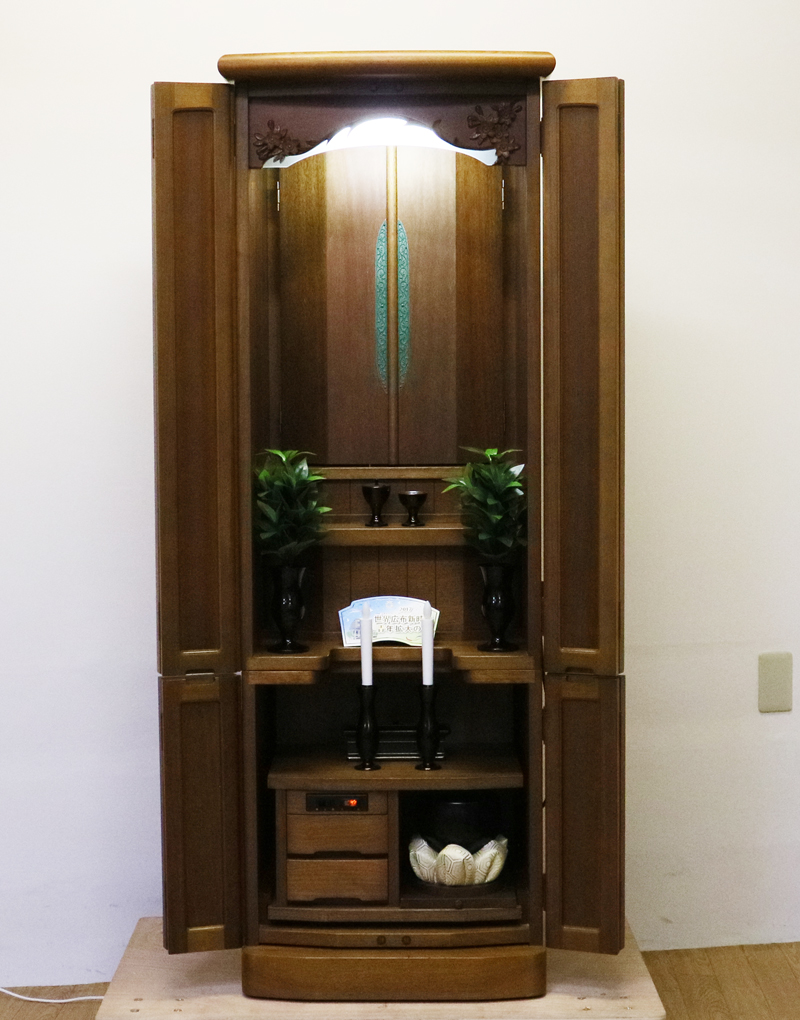 創価学会家具調仏壇 中古仏壇 桜彫 欄間 二段重ね 木の優しい空間 女子部・婦人部に大人気洋室　リビング　一人暮らし　DK　女子部　婦人部　激安　最安値　訳アリ