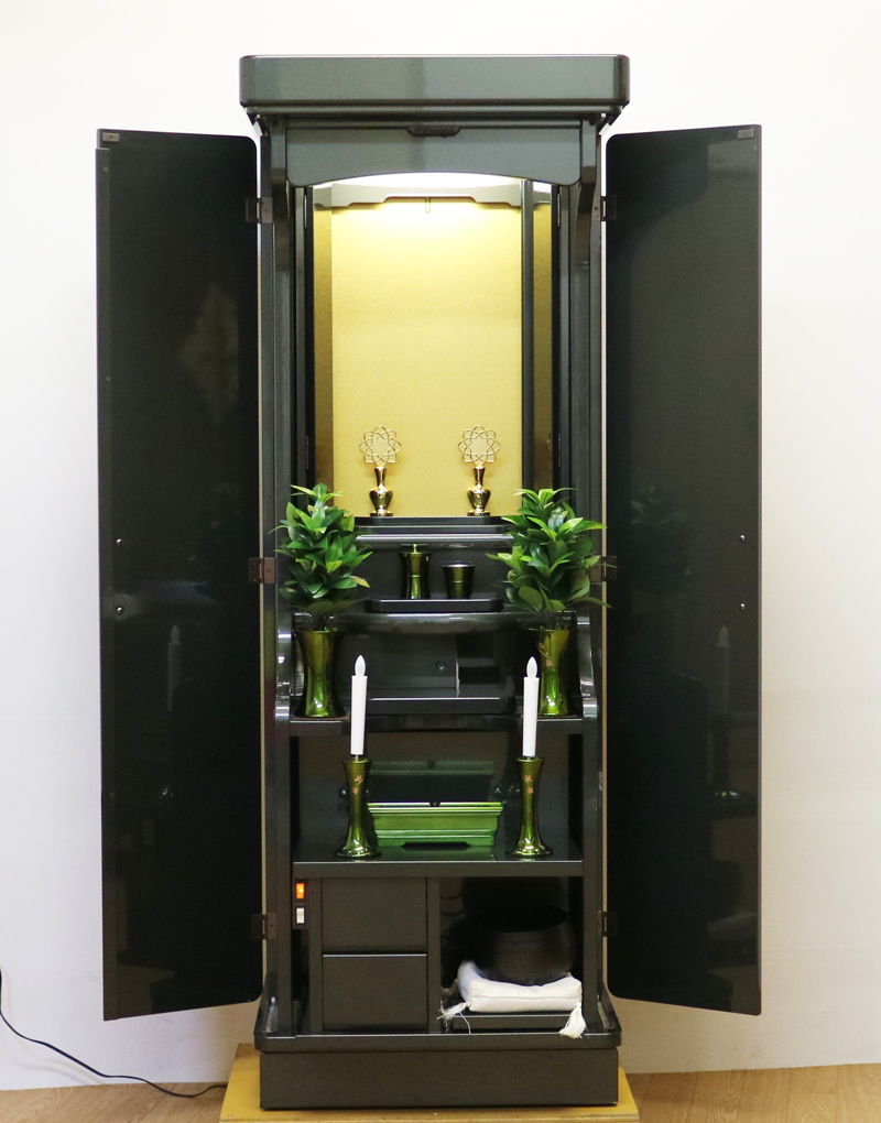 創価学会家具調仏壇　メタリック　グリーン　オーダーメイド　594 洋室・デザイナーズ　に最適 SGI仏壇 創価学会仏壇専門店桜梅桃李より発売いたします。創価学会仏壇の買取中古仏壇販売なら、当店にお任せください。最安値激安でご提供させていただきます。