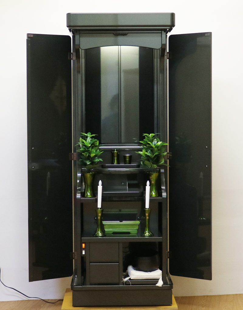 創価学会家具調仏壇　メタリック　グリーン　オーダーメイド　594 洋室・デザイナーズ　に最適 SGI仏壇 創価学会仏壇専門店桜梅桃李より発売いたします。創価学会仏壇の買取中古仏壇販売なら、当店にお任せください。最安値激安でご提供させていただきます。