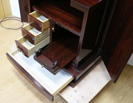 創価学会仏壇専門店桜梅桃李.comより、創価学会家具調中古仏壇B604　紫檀　新世紀ローズ　発売いたします。B級仏壇は、現状渡し、経年劣化傷等ございます。その分お買い求めやすい激安価格で販売いたします。アウトレット・中古仏壇・訳アリ特価等もございます。ぜひ検討くださいませ