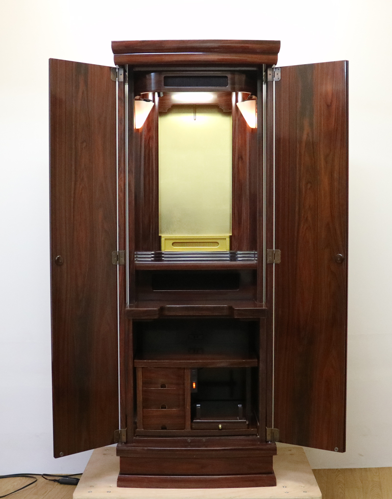 創価学会仏壇専門店桜梅桃李.comより、創価学会家具調中古仏壇B604　紫檀　新世紀ローズ　発売いたします。B級仏壇は、現状渡し、経年劣化傷等ございます。その分お買い求めやすい激安価格で販売いたします。アウトレット・中古仏壇・訳アリ特価等もございます。ぜひ検討くださいませ