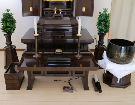 創価学会仏壇専門店桜梅桃李.comより、中古仏壇の商品を発売いたします。創価学会厨子型中古仏壇鉄刀木　605　男子部拠点・本部拠点・支部拠点・地区拠点に最適です。大型仏壇です。