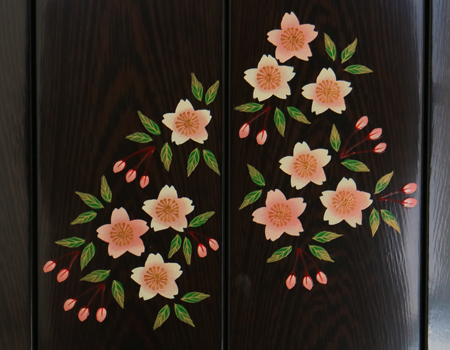 創価学会仏壇専門店桜梅桃李.comより、中古仏壇の商品を発売いたします。創価学会厨子型中古仏壇鉄刀木　605　男子部拠点・本部拠点・支部拠点・地区拠点に最適です。大型仏壇です。