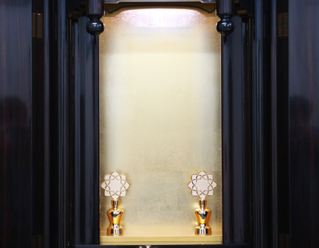 創価学会中古仏壇609　厨子型仏壇経机付き　和室・洋室・拠点・会場に最適　格安・激安にて最安値にて販売いたします。