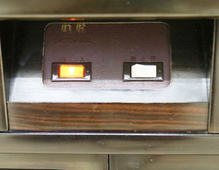 創価学会中古仏壇609　厨子型仏壇経机付き　和室・洋室・拠点・会場に最適　格安・激安にて最安値にて販売いたします。