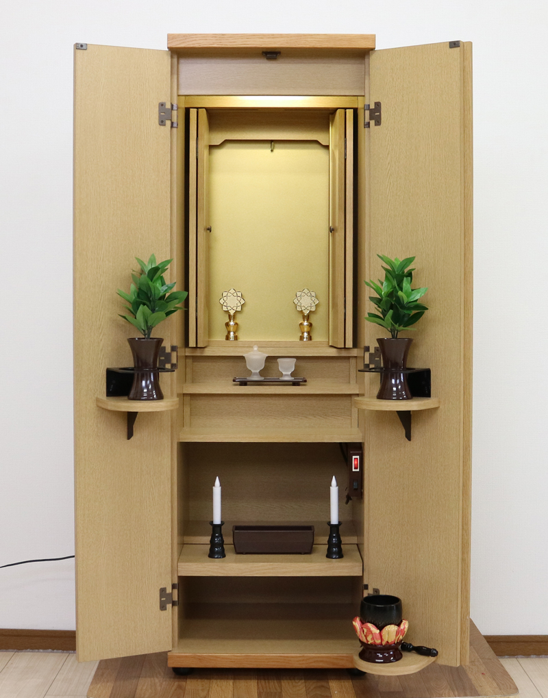 創価学会部仏壇買取専門店桜梅桃李.comより家具調電動中古仏壇610の発売を致します。こちらのお仏壇は、クリーニングメンテナンス・電動機械の調整済みです。明るいチーク色のお仏壇ですのでお部屋に溶け込みます。どの部屋にも違和感なく溶け込みます。青年部・独立・新入会・進学・一人暮らしの女子部・男子部・学生部・また新婚引っ越しにも人気の格安仏壇です。