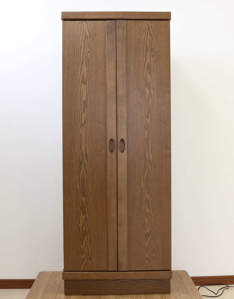 創価学会部仏壇買取専門店桜梅桃李.comより家具調電動中古仏壇611の発売を致します。こちらのお仏壇は、クリーニングメンテナンス・電動機械の調整済みです。明るいチーク色のお仏壇ですのでお部屋に溶け込みます。どの部屋にも違和感なく溶け込みます。青年部・独立・新入会・進学・一人暮らしの女子部・男子部・学生部・また新婚引っ越しにも人気の格安仏壇です。