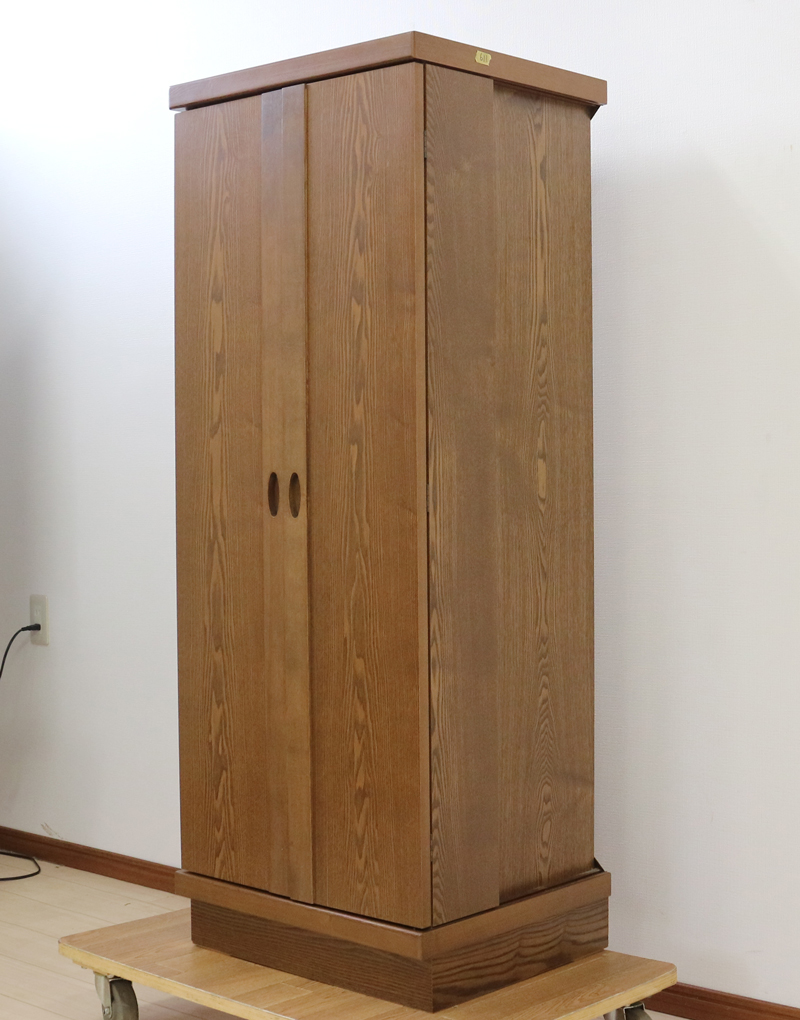 創価学会部仏壇買取専門店桜梅桃李.comより家具調電動中古仏壇611の発売を致します。こちらのお仏壇は、クリーニングメンテナンス・電動機械の調整済みです。明るいチーク色のお仏壇ですのでお部屋に溶け込みます。どの部屋にも違和感なく溶け込みます。青年部・独立・新入会・進学・一人暮らしの女子部・男子部・学生部・また新婚引っ越しにも人気の格安仏壇です。