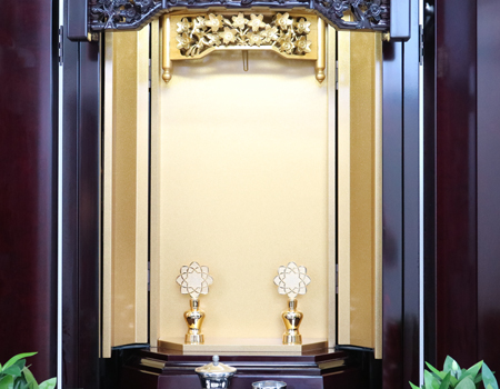 創価学会仏壇専門店桜梅桃李.comより、創価学会厨子型中古仏壇612発売いたします。こちらのお仏壇は、金剛堂の中古仏壇です。桜の彫刻が二重になっております。また、会館型で、扉も三宝開きの為様々な角度からご本尊様を拝せます。中古のお仏壇を格安でお届けいたします。