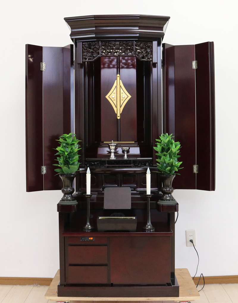 創価学会仏壇専門店桜梅桃李.comより、創価学会厨子型中古仏壇612発売いたします。こちらのお仏壇は、金剛堂の中古仏壇です。桜の彫刻が二重になっております。また、会館型で、扉も三宝開きの為様々な角度からご本尊様を拝せます。中古のお仏壇を格安でお届けいたします。
