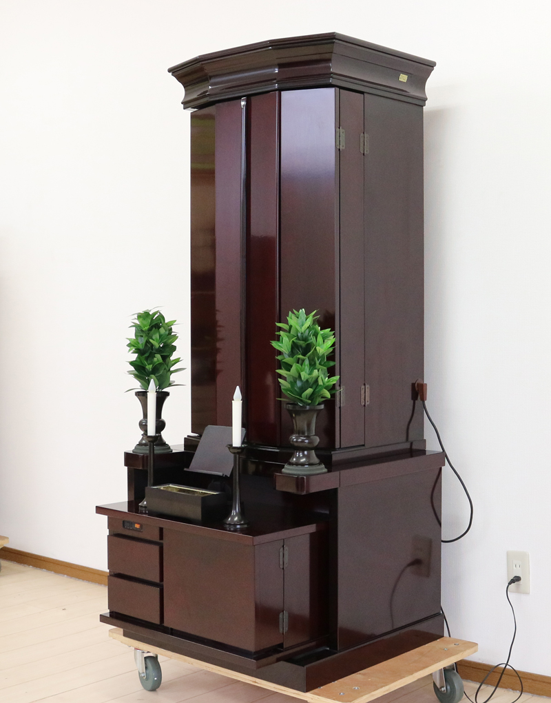 創価学会仏壇専門店桜梅桃李.comより、創価学会厨子型中古仏壇612発売いたします。こちらのお仏壇は、金剛堂の中古仏壇です。桜の彫刻が二重になっております。また、会館型で、扉も三宝開きの為様々な角度からご本尊様を拝せます。中古のお仏壇を格安でお届けいたします。