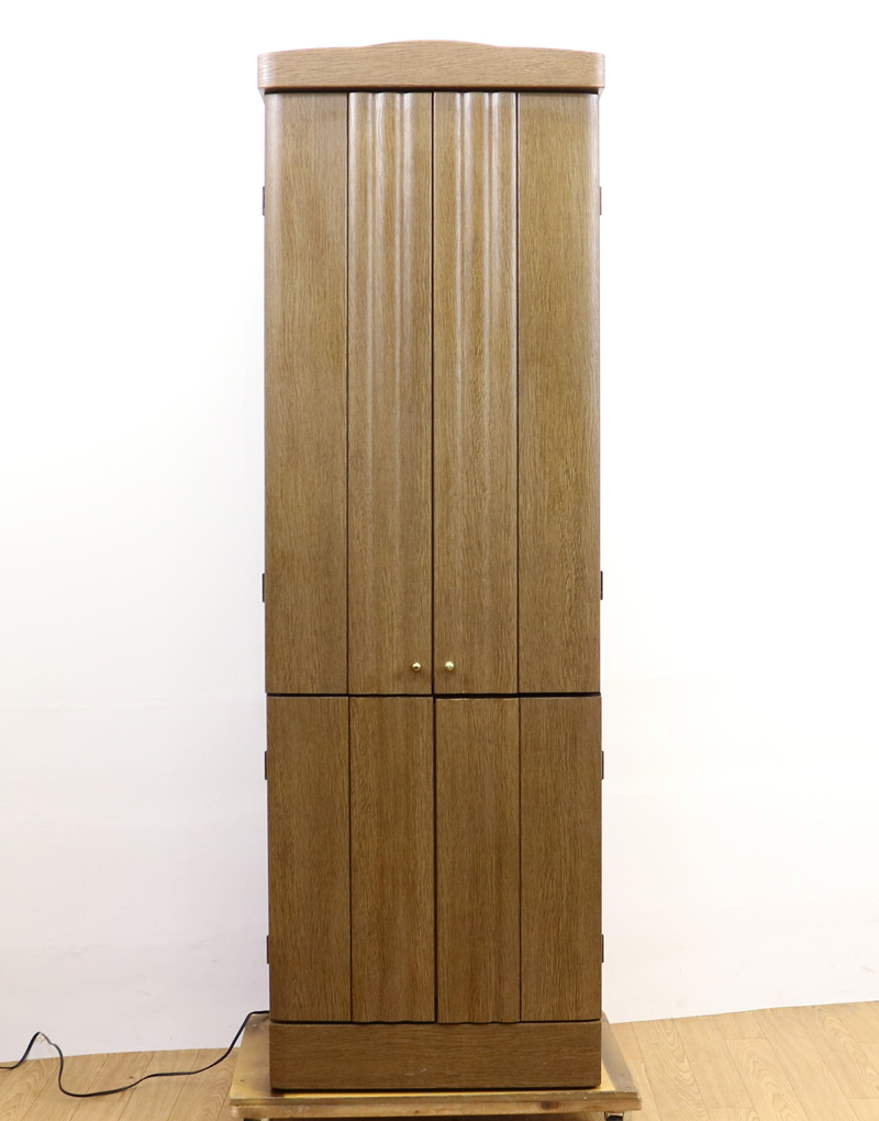 大変お待たせいたしました!  家具調電動仏壇　中古610　発売いたしました!  こちらのお仏壇は、クリーニングメンテナンス・電動機械の調整済みです。  明るいチーク色のお仏壇ですのでお部屋に溶け込みます。  男子部・女子部・青年部・学生部の方におすすめです!  独立・新入会・進学・一人暮らし、また新居に引っ越しの方も是非ご検討くださいませ。