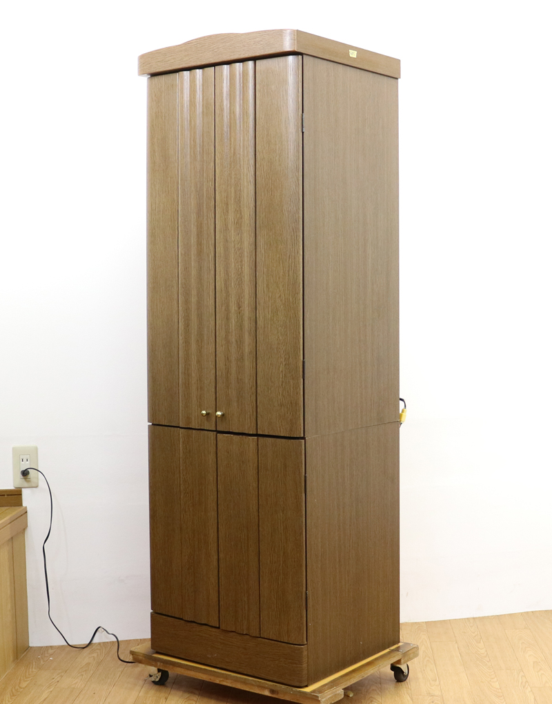 大変お待たせいたしました!  家具調電動仏壇　中古610　発売いたしました!  こちらのお仏壇は、クリーニングメンテナンス・電動機械の調整済みです。  明るいチーク色のお仏壇ですのでお部屋に溶け込みます。  男子部・女子部・青年部・学生部の方におすすめです!  独立・新入会・進学・一人暮らし、また新居に引っ越しの方も是非ご検討くださいませ。