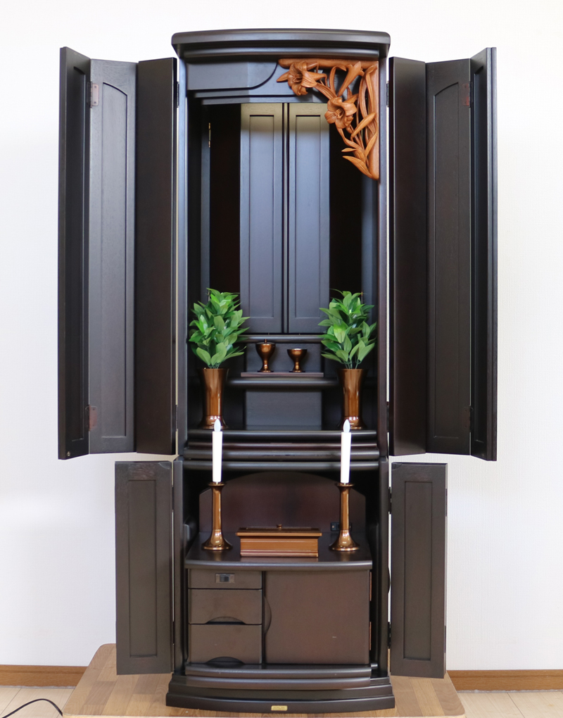 創価学会仏壇専門店桜梅桃李.comより創価学会 中古家具調 仏壇 620 洋室・リビングに最適 金剛堂「521ニヤトー」無垢しらゆり発売いします。こちらの商品は婦人部女子部に大人気の商品で洋室和室問わず設置できます。