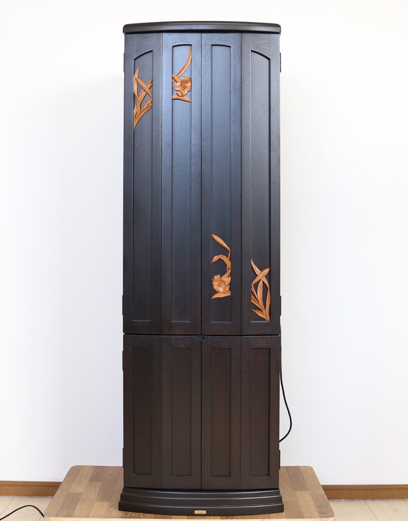 創価学会仏壇専門店桜梅桃李.comより創価学会 中古家具調 仏壇 620 洋室・リビングに最適 金剛堂「521ニヤトー」無垢しらゆり発売いします。こちらの商品は婦人部女子部に大人気の商品で洋室和室問わず設置できます。