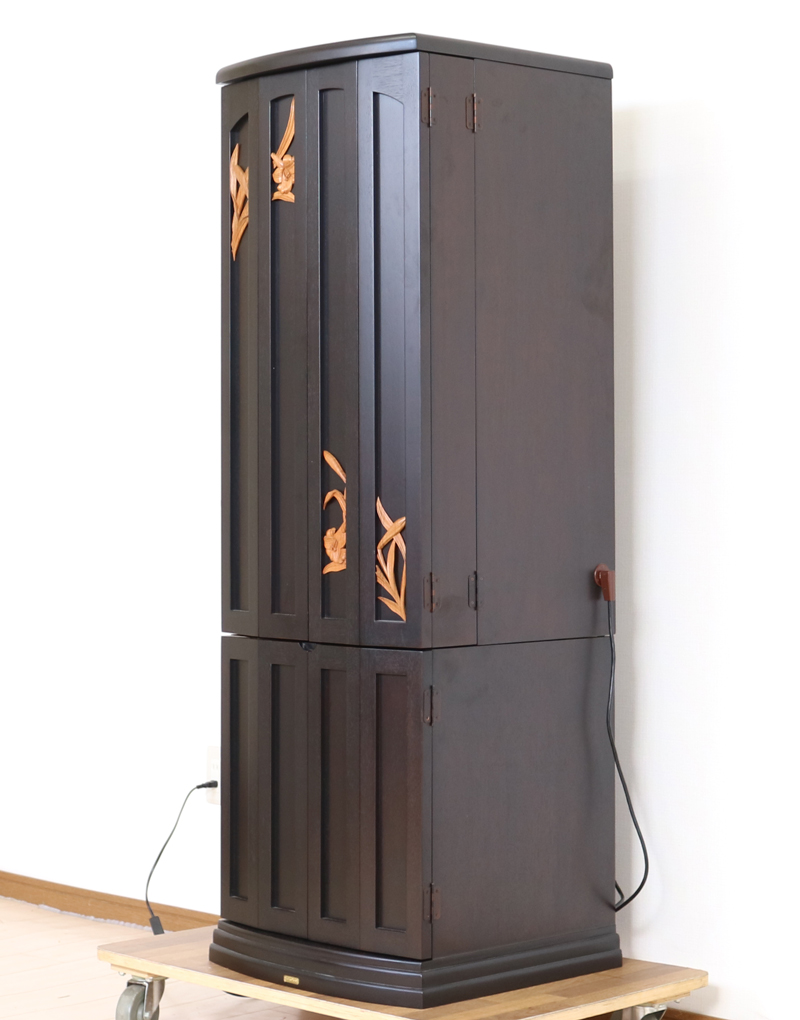 創価学会仏壇専門店桜梅桃李.comより創価学会 中古家具調 仏壇 620 洋室・リビングに最適 金剛堂「521ニヤトー」無垢しらゆり発売いします。こちらの商品は婦人部女子部に大人気の商品で洋室和室問わず設置できます。