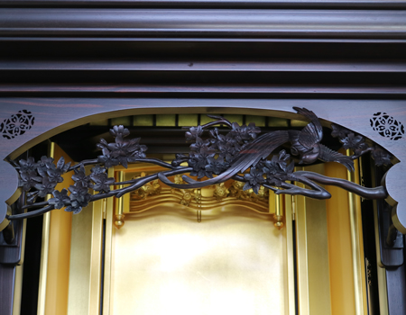 創価学会仏壇専門店桜梅桃李.comより発売いたします、会場拠点用本黒檀厨子型電動仏壇628 高級金剛堂製仏壇 国産徳島製 定価2,571,050円の商品です。商品名は創価学会仏壇 57本黒檀尾長鳥[台輪]] 本黒檀厚板貼り [戸板] 本黒檀無垢 [大戸軸] 本黒檀厚板貼り [主芯材] 天然木材 彫刻 本黒檀無垢 塗装 ウレタン塗装(薄塗り) 厨子内仕上 本金箔 機能 厨子戸オープン開き(リモコン・電動) 寸法 [本体寸法] 高さ180×幅90×奥行き73cm [厨子寸法] 高さ64×幅35.5cm 会館用特装御本尊様がご安置できます 産地 日本 徳島県産です。拠点・会場・和室に最適です。男子部にも大変人気の商品となっております。ぜひお買い得なこの機会にご検討くださいませ。傷等もあまりなく、中古商品としても優良です。