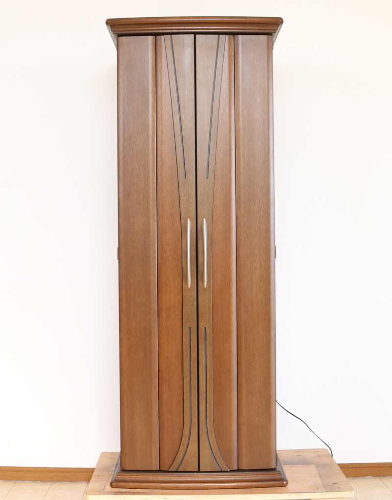 創価学会部仏壇買取専門店桜梅桃李.comより家具調電動中古仏壇632の発売を致します。こちらのお仏壇は、クリーニングメンテナンス・電動機械の調整済みです。ダークオーク色のお仏壇ですのでお部屋に溶け込みます。どの部屋にも違和感なく溶け込みます。青年部・独立・新入会・進学・一人暮らしの女子部・男子部・学生部・また新婚引っ越しにも人気の格安仏壇です