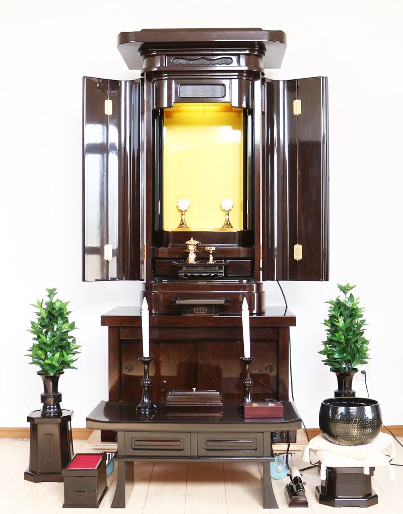 創価学会仏壇専門店桜梅桃李.comより、創価学会厨子型経机付中古仏壇634　鉄刀木　創価学会仏壇専門店桜梅桃李より発売いたします。拠点男子部新居に最適です。中古のお仏壇を格安でお届けいたします。