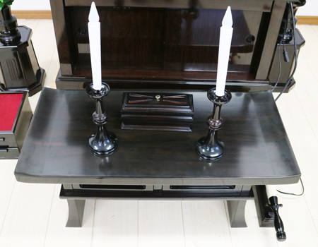 創価学会仏壇専門店桜梅桃李.comより、創価学会厨子型経机付中古仏壇634　鉄刀木　創価学会仏壇専門店桜梅桃李より発売いたします。拠点男子部新居に最適です。中古のお仏壇を格安でお届けいたします。