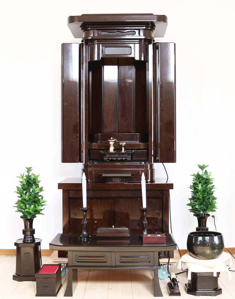 創価学会仏壇専門店桜梅桃李.comより、創価学会厨子型経机付中古仏壇634　鉄刀木　創価学会仏壇専門店桜梅桃李より発売いたします。拠点男子部新居に最適です。中古のお仏壇を格安でお届けいたします。