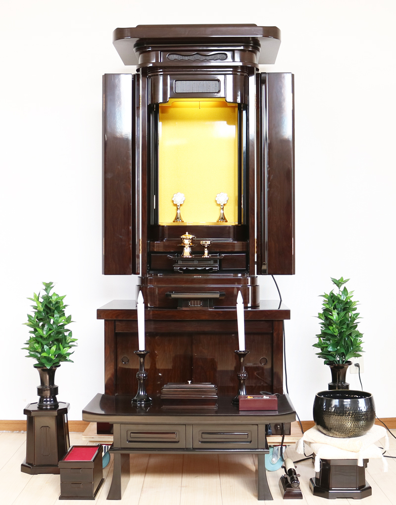 創価学会仏壇専門店桜梅桃李.comより、創価学会厨子型経机付中古仏壇634　鉄刀木　創価学会仏壇専門店桜梅桃李より発売いたします。拠点男子部新居に最適です。中古のお仏壇を格安でお届けいたします。