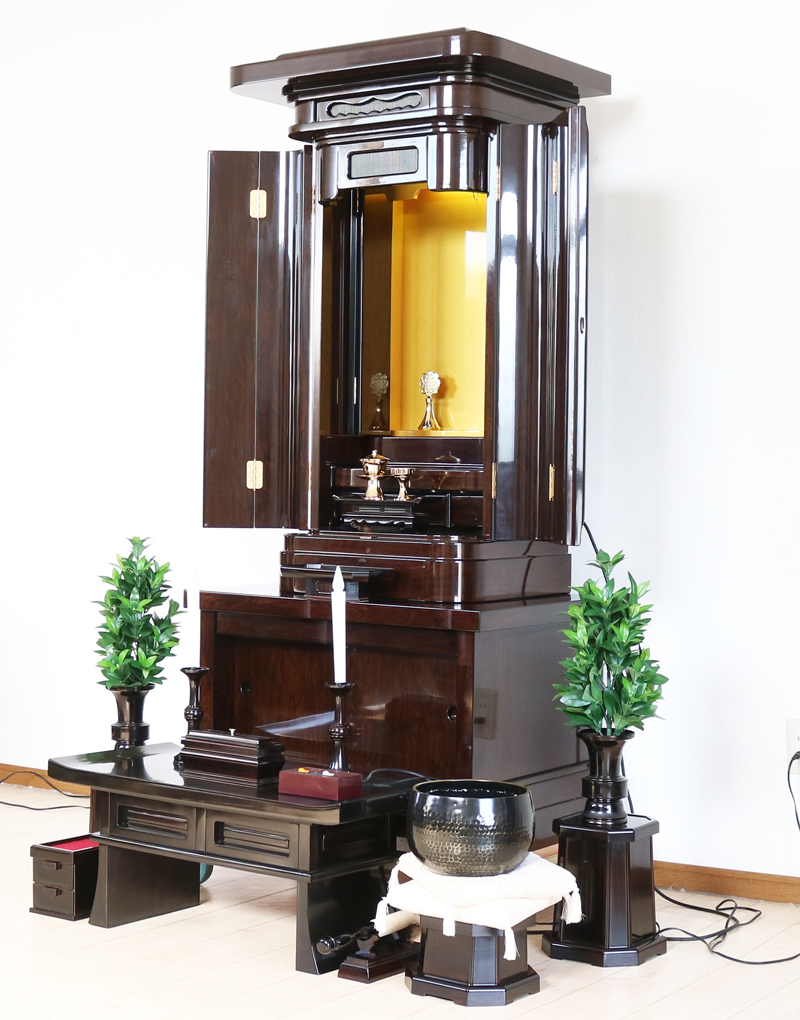 創価学会仏壇専門店桜梅桃李.comより、創価学会厨子型経机付中古仏壇634　鉄刀木　創価学会仏壇専門店桜梅桃李より発売いたします。拠点男子部新居に最適です。中古のお仏壇を格安でお届けいたします。