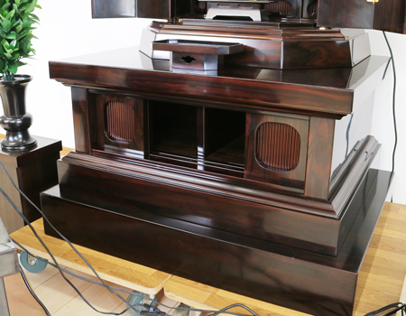 仏具は上記のものをお付けいたします。  徳利、仏器・茶器、LED電子ローソクは新品です。  その他の仏具は、中古となります