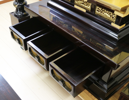 創価学会仏壇専門店桜梅桃李.comより創価学会厨子型中古仏壇経机付き百鳳637を発売致します。