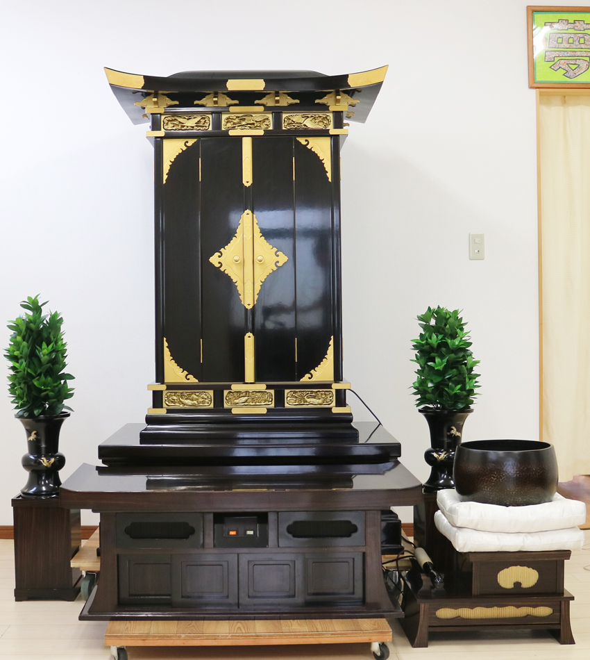 創価学会仏壇専門店桜梅桃李.comより創価学会厨子型中古仏壇経机付き百鳳637を発売致します。