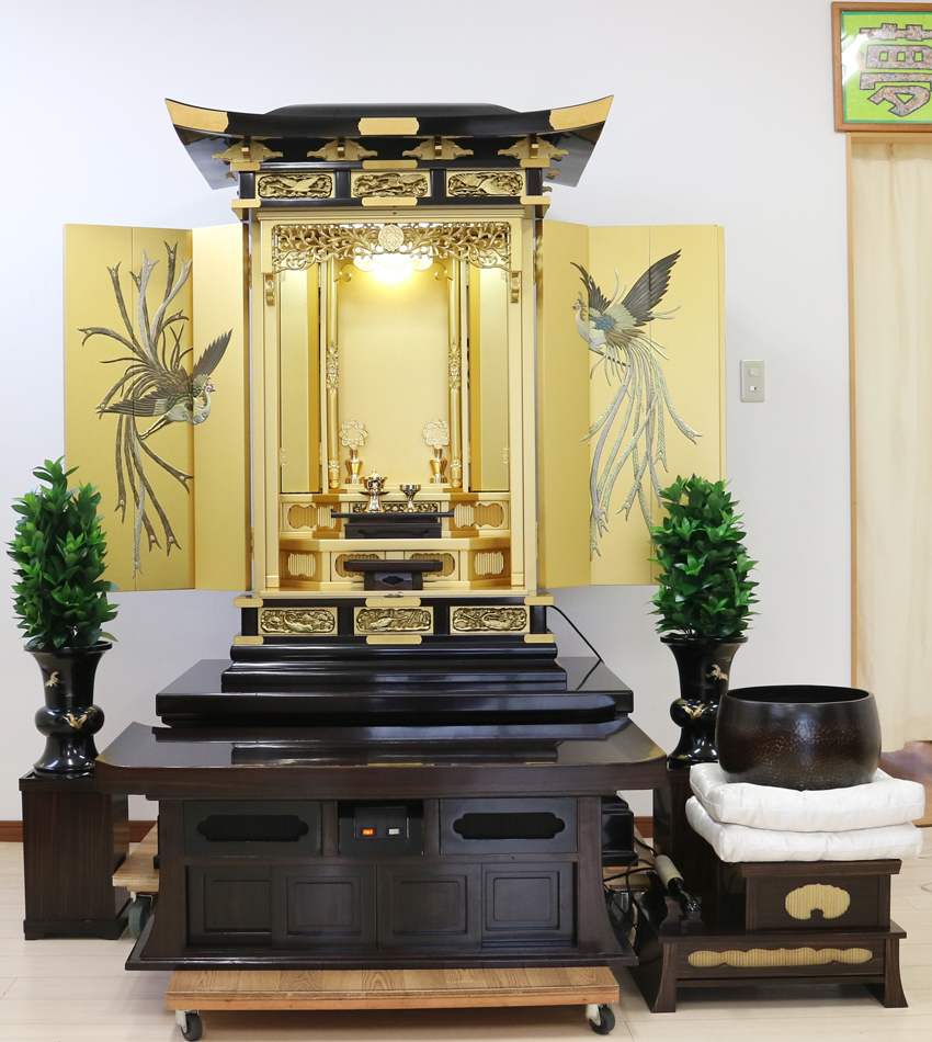 創価学会仏壇専門店桜梅桃李.comより創価学会厨子型中古仏壇経机付き百鳳637を発売致します。