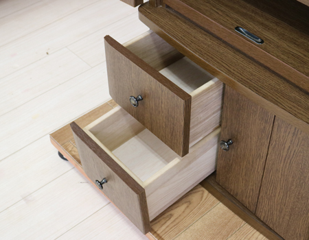 仏壇全体:高さ約138cm x 幅約50.5cm x 奥行き約43cm  扉最大幅:約97cm  二つ折り時幅:約73cm  厨子内寸: 約48cm x 約30cm