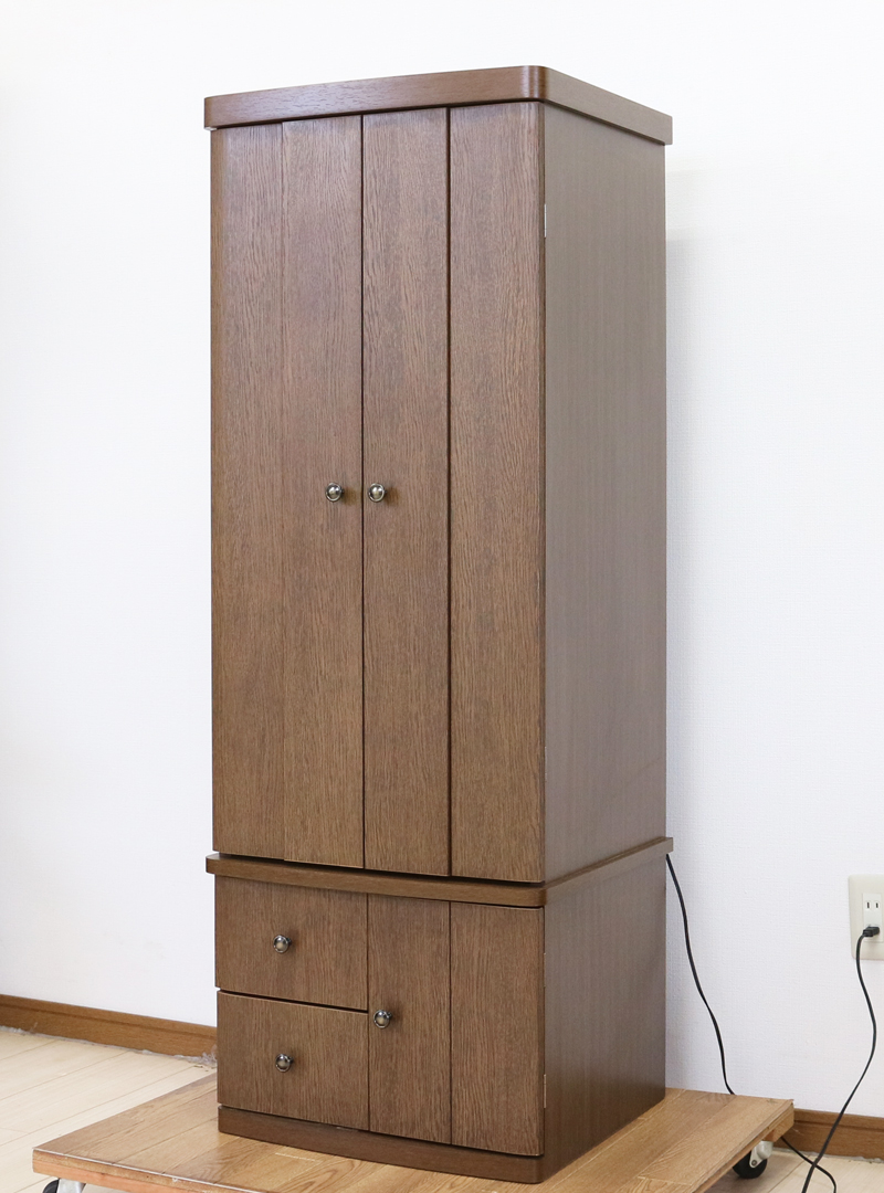 仏壇全体:高さ約138cm x 幅約50.5cm x 奥行き約43cm  扉最大幅:約97cm  二つ折り時幅:約73cm  厨子内寸: 約48cm x 約30cm