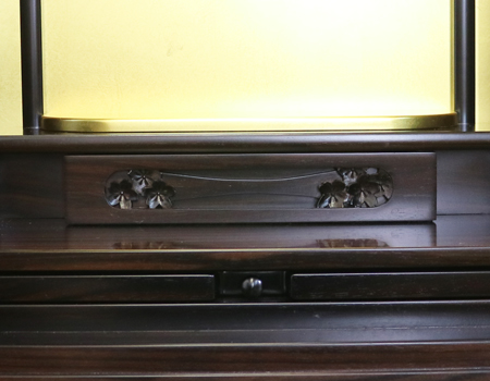 創価学会コンパクトミニ中古仏壇647金剛堂さんで現行販売されている<本黒檀上置桜結び>です。新品価格は330000円の品でございます!