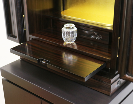 創価学会コンパクトミニ中古仏壇647金剛堂さんで現行販売されている<本黒檀上置桜結び>です。新品価格は330000円の品でございます!