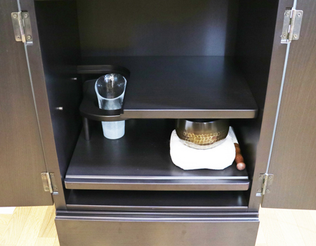 創価学会コンパクトミニ中古仏壇647金剛堂さんで現行販売されている<本黒檀上置桜結び>です。新品価格は330000円の品でございます!