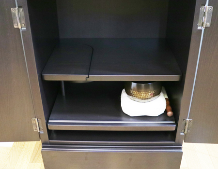 創価学会コンパクトミニ中古仏壇647金剛堂さんで現行販売されている<本黒檀上置桜結び>です。新品価格は330000円の品でございます!