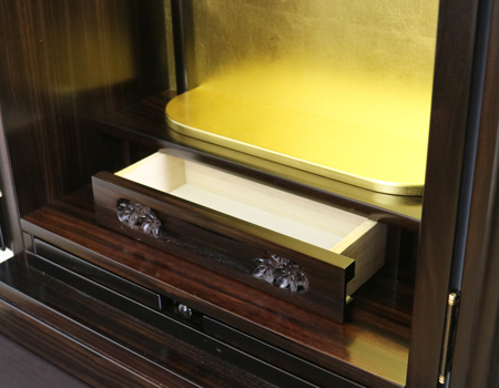 創価学会コンパクトミニ中古仏壇647金剛堂さんで現行販売されている<本黒檀上置桜結び>です。新品価格は330000円の品でございます!