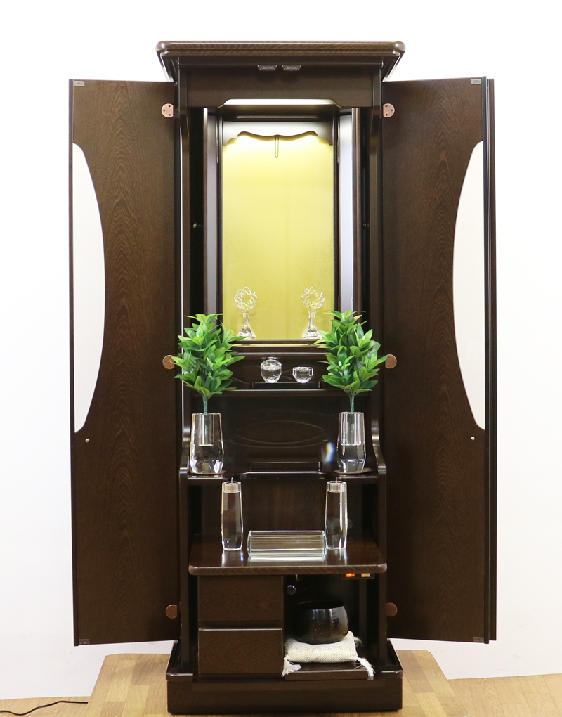 創価学会仏壇専門店桜梅桃李より中古家具調仏壇651新世紀?U型鉄刀木発売いたしました。